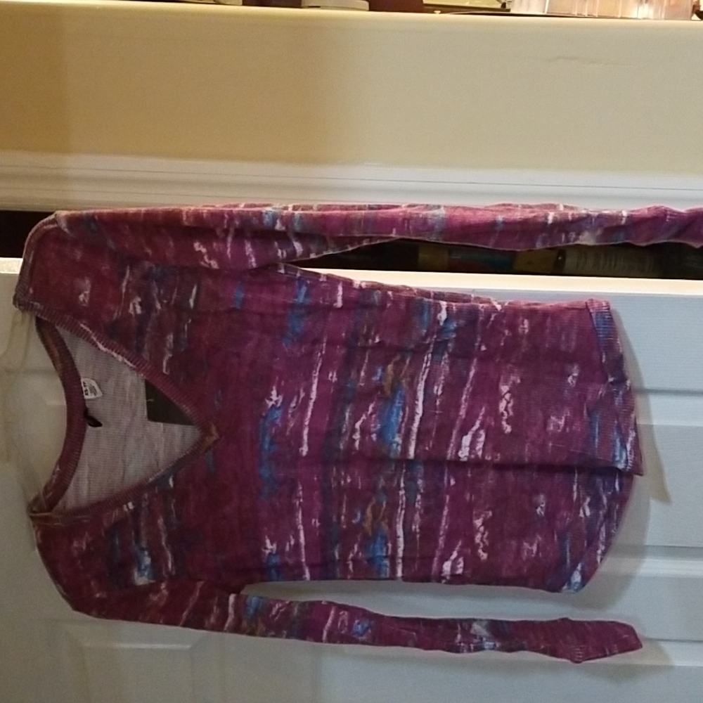 Vneck sweater new with tag BDG